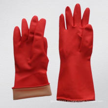 Красная латексная перчатка с накладкой из стаи